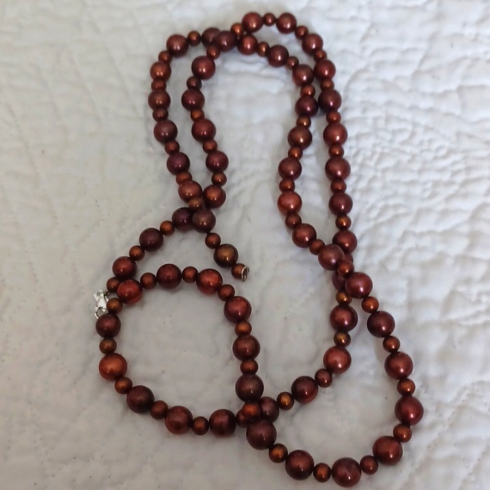 Women's vintage ,dyed fresh-water pearls,in a bronze hue.Necklace